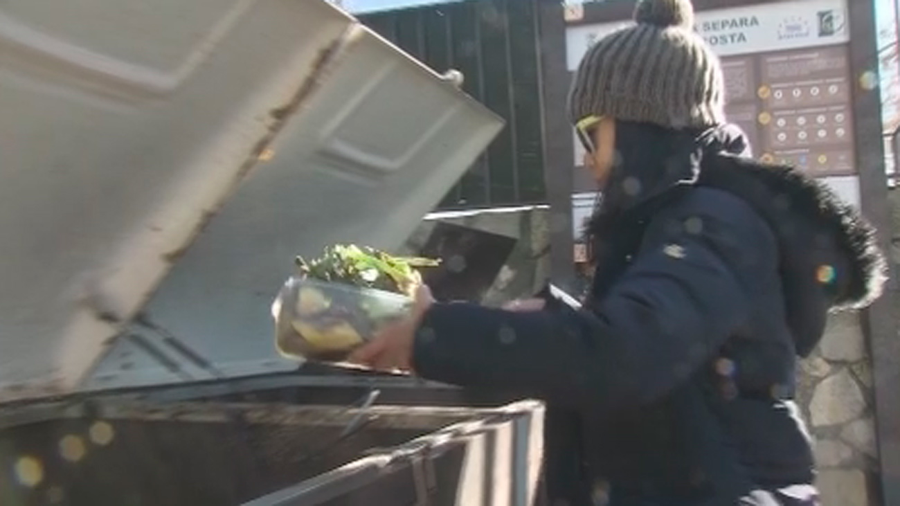 Los 380 vecinos de Olmeda apuestan por el compostaje para contaminar menos