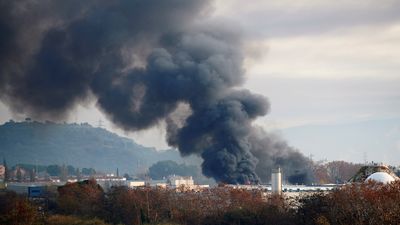 Un incendio en una empresa de reciclaje provoca la alarma en la localidad barcelonesa de Montornès
