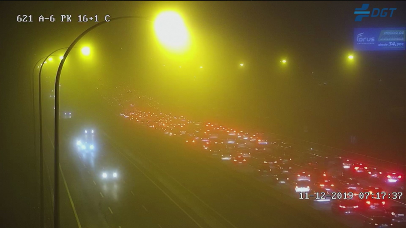 Los bancos de  niebla provocan fuertes atascos en las entradas a Madrid