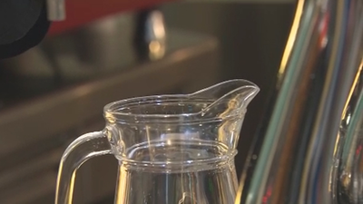 Complicada reparación de la tubería que dejó sin agua a tres distritos de Madrid y provocó retrasos en Cercanías