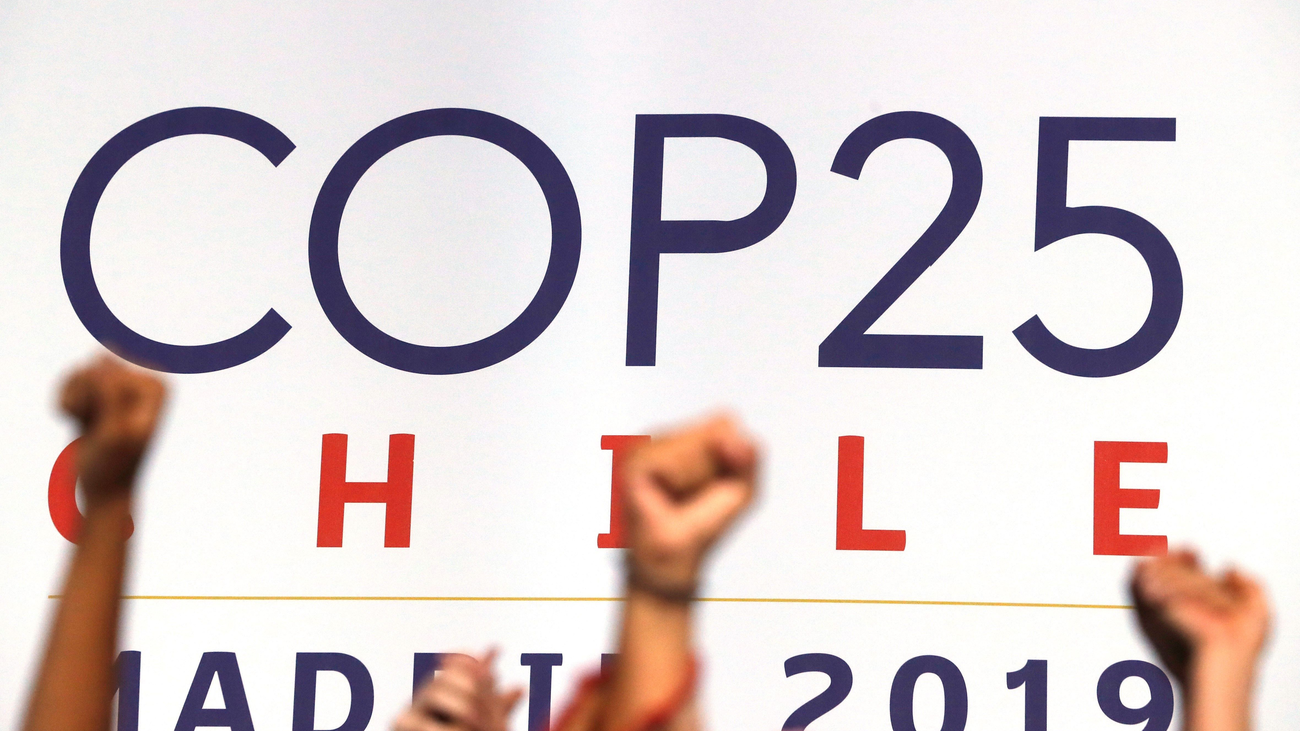 Tensión en la Cumbre del Clima de Madrid durante una protesta en Ifema