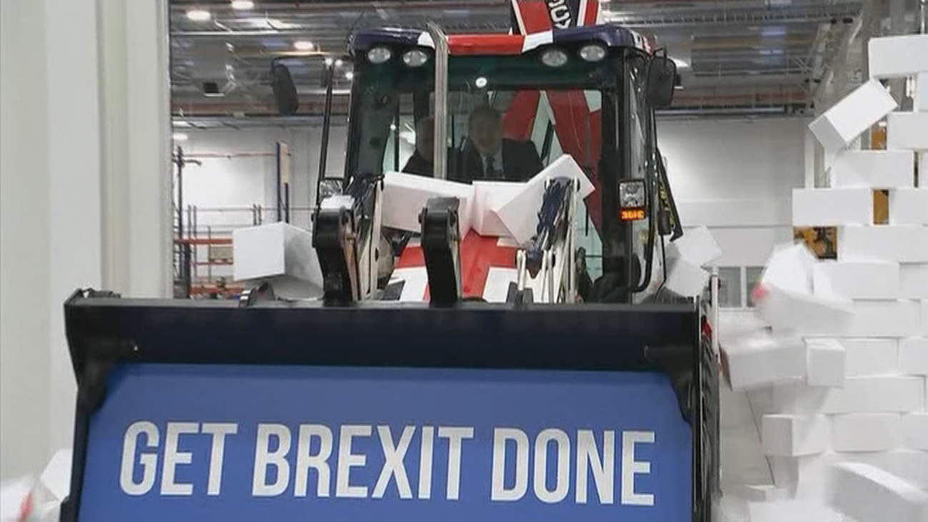 Johnson y Corbyn apelan a los indecisos en la víspera electoral