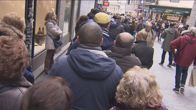 Imposible eliminar las colas en Doña Manolita