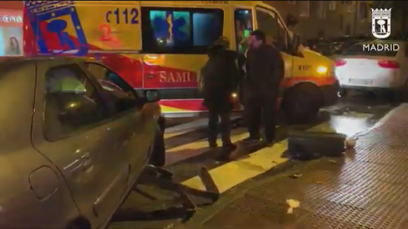 Atropella a una mujer de 60 años tras perder el control del coche en Fuencarral