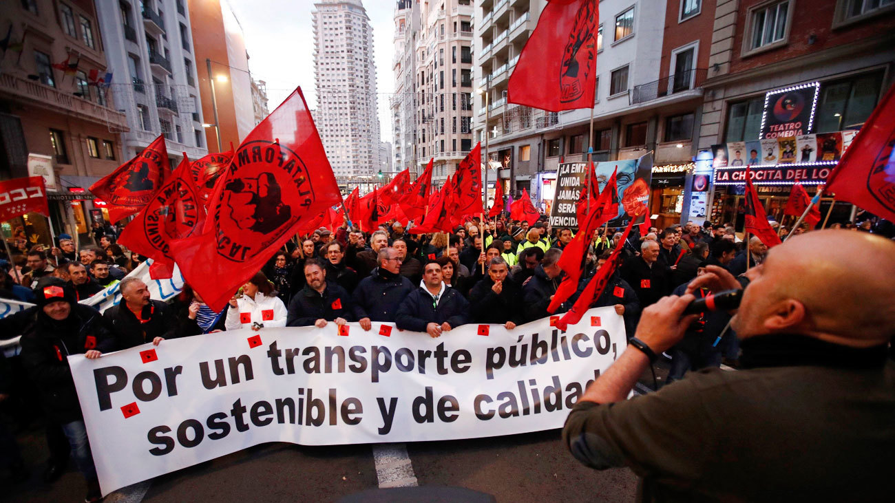 Trabajadores de EMT y Metro se manifiestan por un transporte público "sostenible y de calidad"