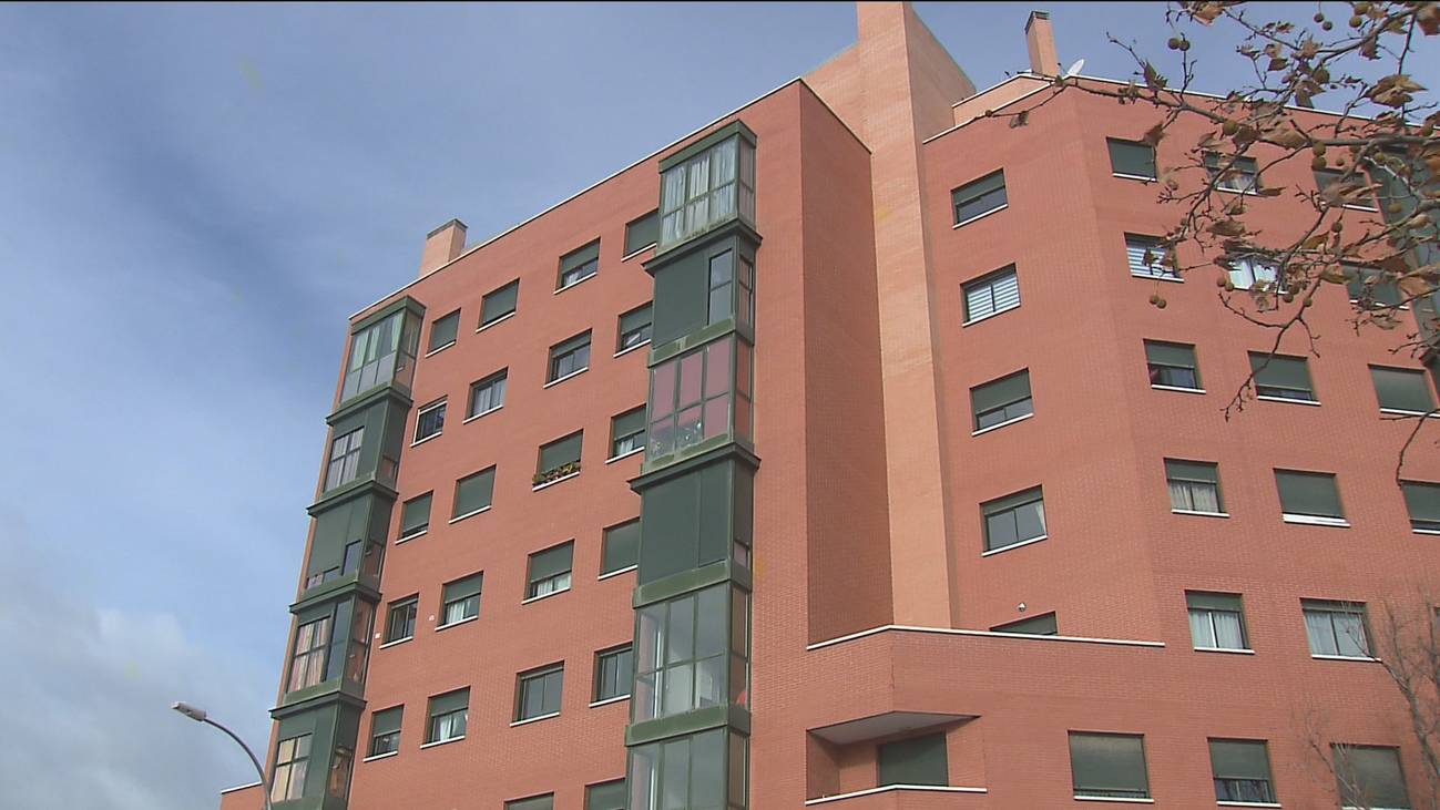 Los afectados por la venta de las viviendas del IVIMA urgen a la Comunidad a revertir la operación