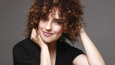 Virginia Riezu ¿es el humor femenino la solución a todos los males?  Hacer reír ya no es solo cuestión de hombres