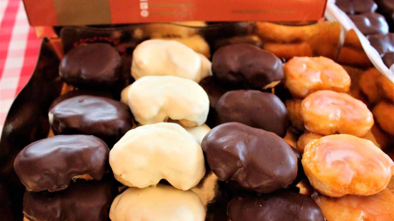 Morata endulza la Navidad en la feria de sus palmeritas chocolateadas