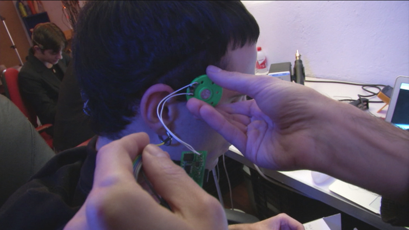 Sustituir el móvil por un implante