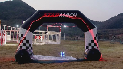 Carreras y acrobacias espectaculares en el campeonato mundial de drones de China