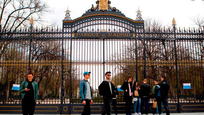 El Retiro y otros parques de Madrid, en alerta roja este lunes por el viento