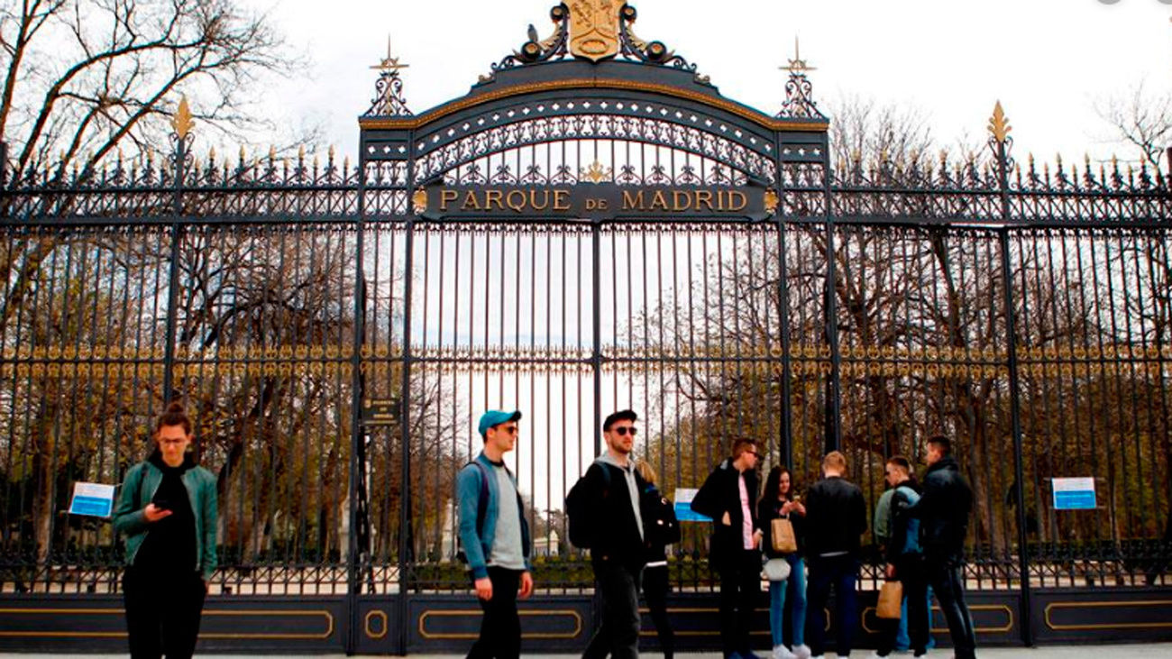 El Ayuntamiento de Madrid cierra el parque del Retiro por el viento
