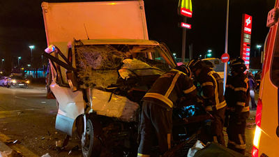Seis heridos al chocar una furgoneta y un autobús EMT en la Avenida de Los Poblados
