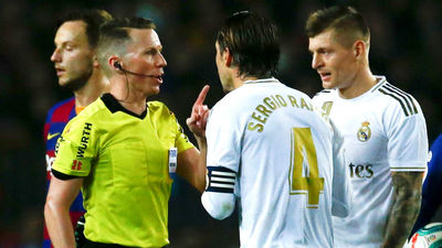 Sergio Ramos se queja: "Se ve claro que son dos penaltis"