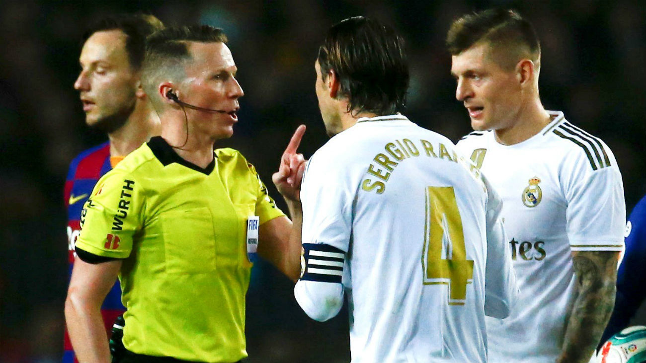 Sergio Ramos se queja: "Se ve claro que son dos penaltis"