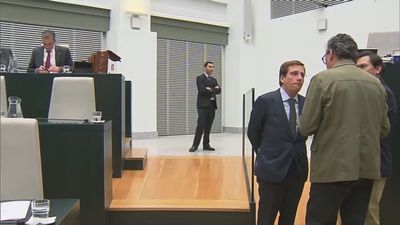 El Pleno de los presupuestos municipales de Madrid se retrasa al lunes para negociar con Vox