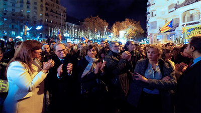 El independentismo se concentra ante la delegación de la UE en Barcelona