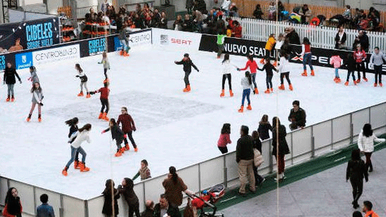 Pista de hielo en la Galería de Cristal del Palacio de Cibeles