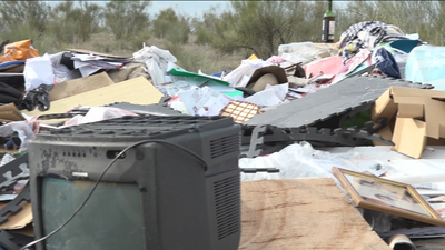 La pesadilla de vivir frente a un vertedero ilegal en Villaviciosa de Odón