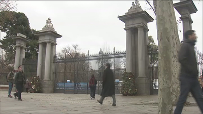 Reabren el Retiro y otros ocho parques aunque con zonas acordonadas