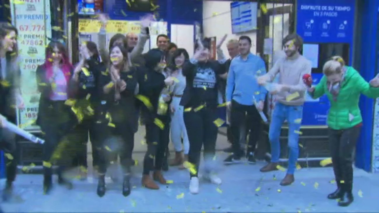 Doña Manolita se supera repartiendo el Gordo y cuatro premios más