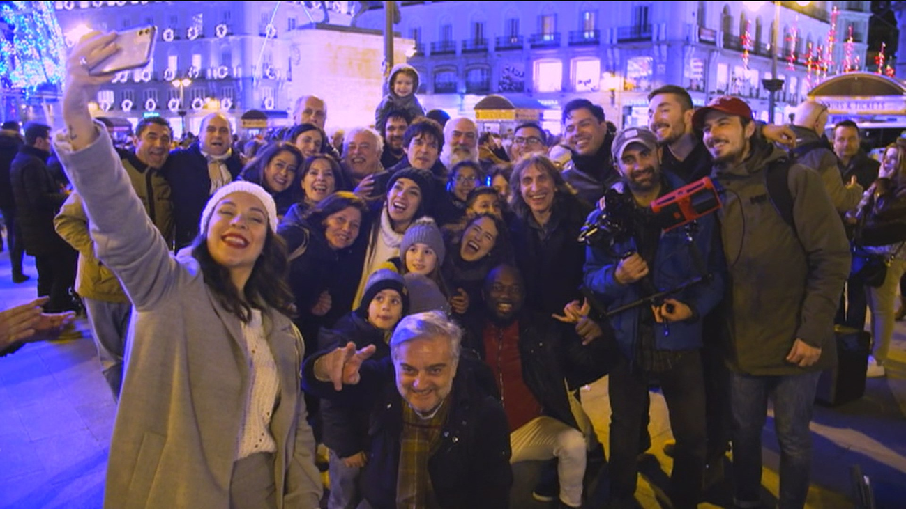 'Madrid es Navidad', el videoclip grabado por una decena de músicos callejeros de la Puerta del Sol