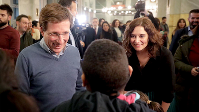 Menores acogidos en centros de madrileños comparten una 'tarde navideña'