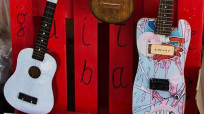 Instrumentos fabricados con materiales reciclados