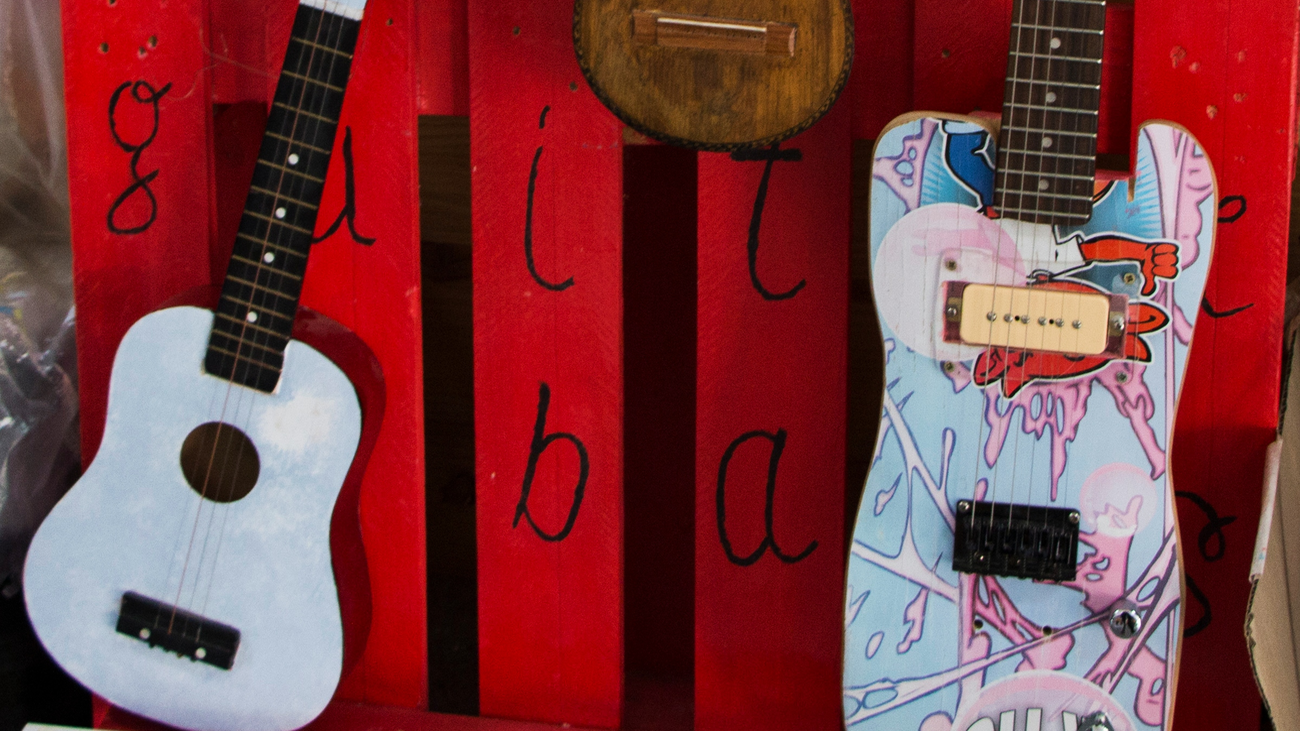 Instrumentos fabricados con materiales reciclados