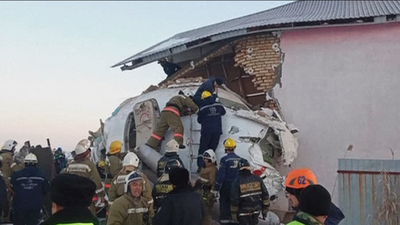 Mueren 12 pasajeros tras estrellarse avión en la ciudad kazaja de Almaty