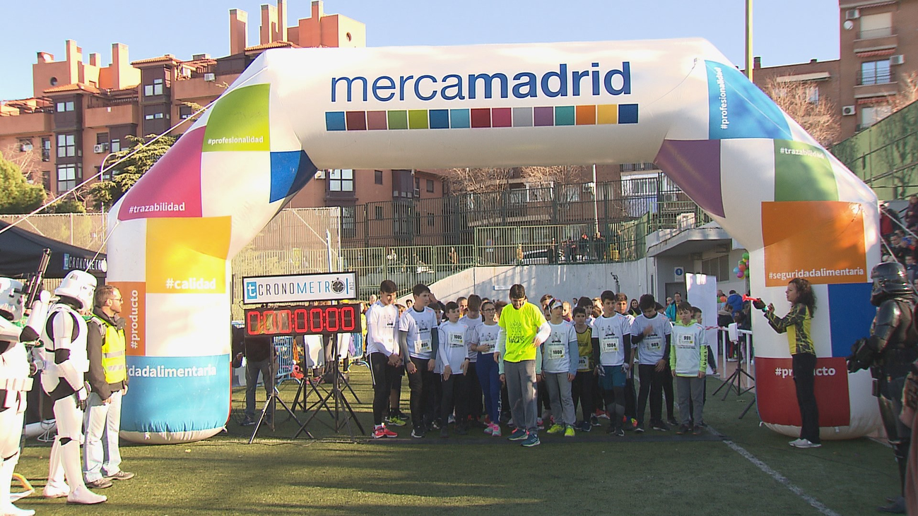 Más de 1.000 niños corren la San Silvestriña solidaria en Vallecas