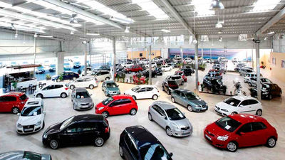 ¿Está frenando inversiones importantes, como comprar un coche o una casa, ante una posible recesión económica?