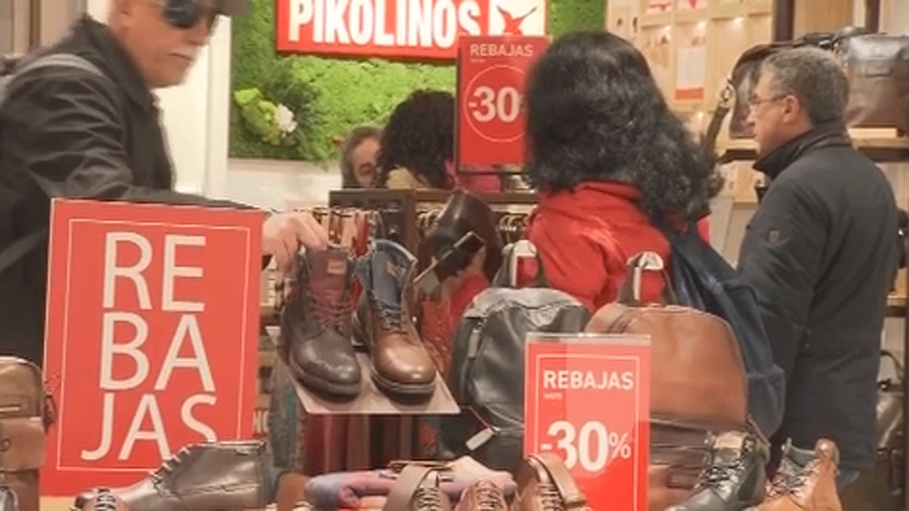 Comienzan las rebajas de enero, que generarán 22.200 contratos en Madrid