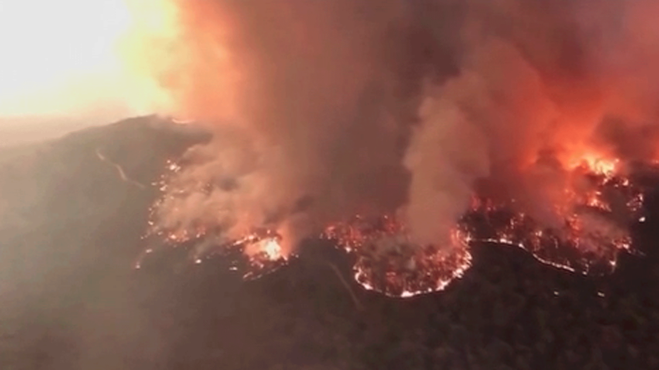 Éxodo masivo por la amenaza de los incendios que han devastado Australia y provocado 17 muertos