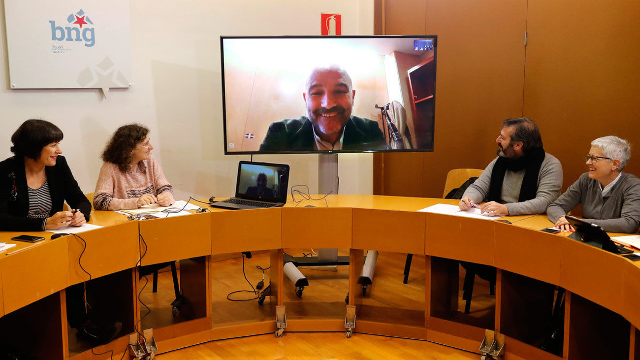 El BNG asegura la investidura de Sánchez al votar sí