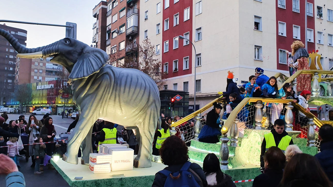 La cabalgata de los Reyes Magos llega a Chamartín