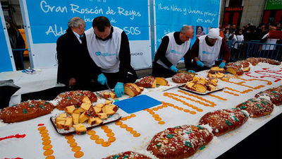 Cientos de personas disfrutan del Roscón de Reyes de Aldeas Infantiles en Sol