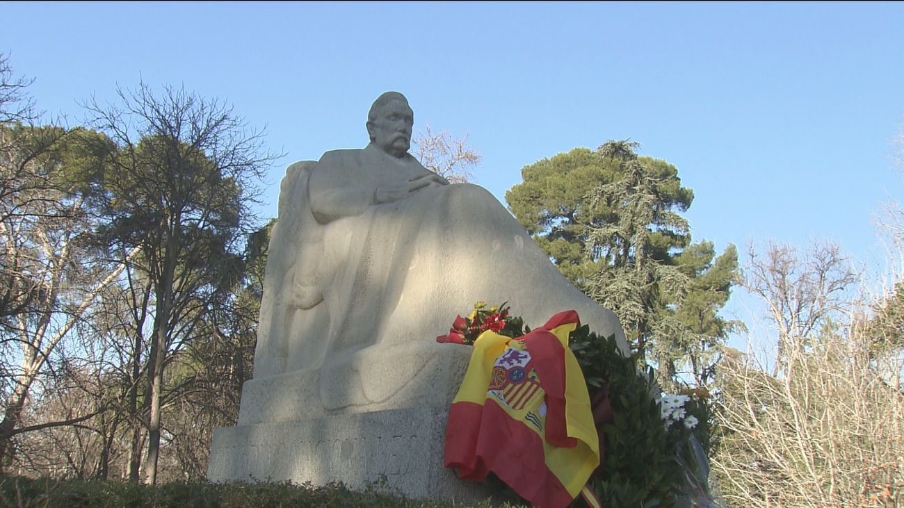 Estatua de Galdós en Madrid