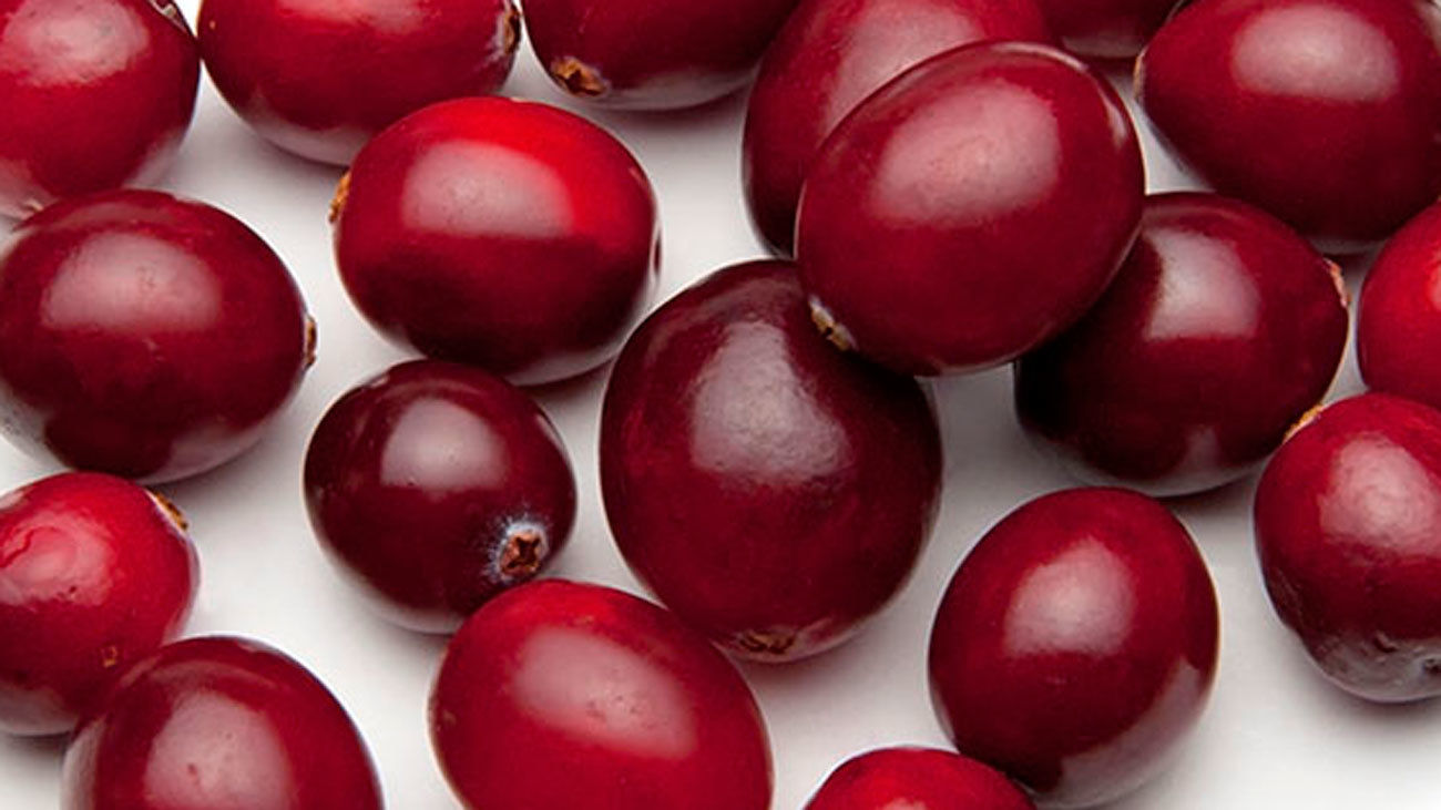 El consumo de jugo arándano rojo puede reducir la presión arterial alta