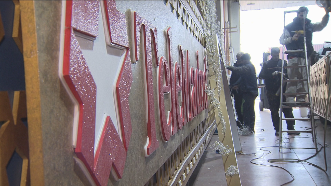 Las carrozas de la Cabalgata de Reyes ultiman detalles antes del desfile