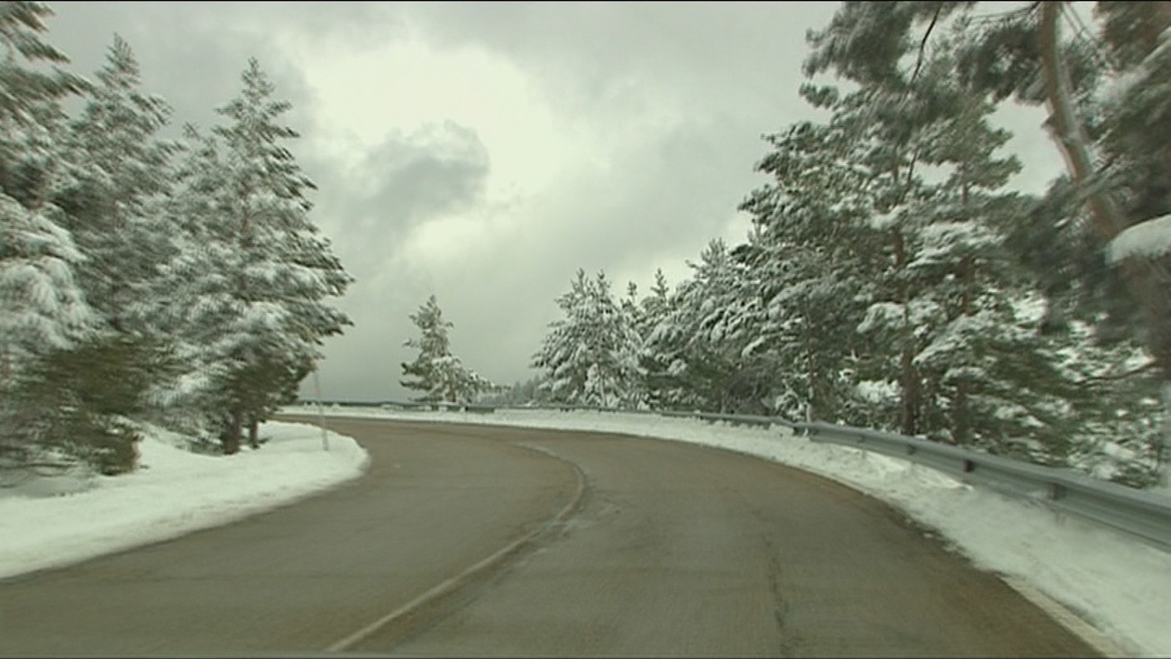 Consejos para conducir con placas de hielo sobre la carretera