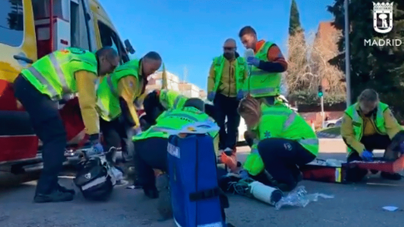 El Samur se ocupa de un motorista herido grave en Madrid
