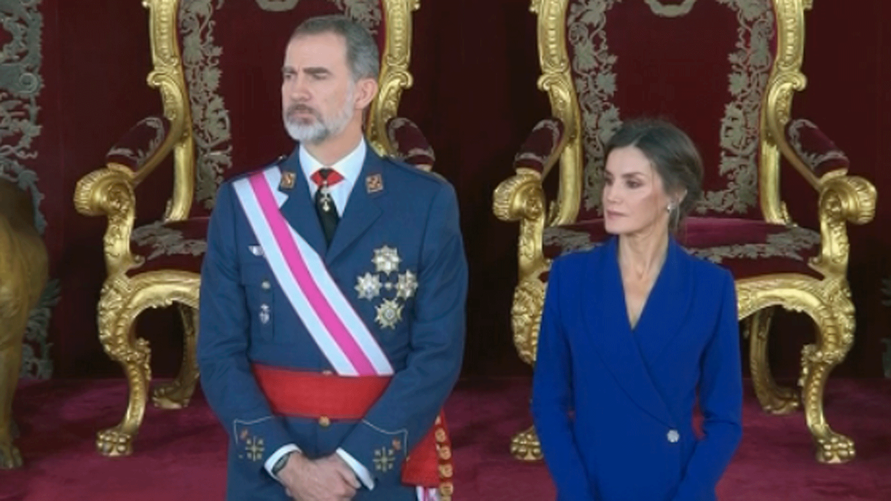 El Rey elogia el compromiso de las Fuerzas Armadas con España y la Constitución