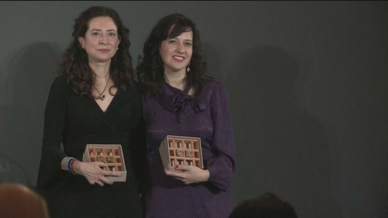 Ana Merino, ganadora del Premio Nadal, y Laia Aguilar, ganadora del Premio Josep Pla