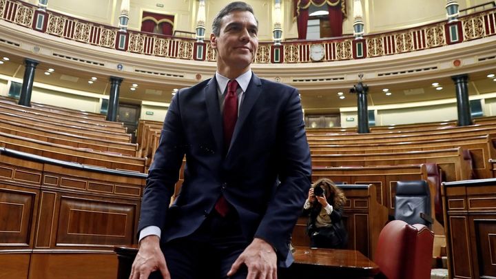 Pedro Sánchez posa en el Congreso