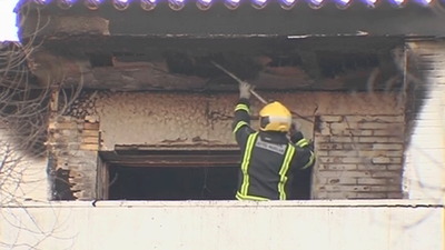 Dos fallecidos y un bebé grave en la UCI por el incendio de un piso en Huelva