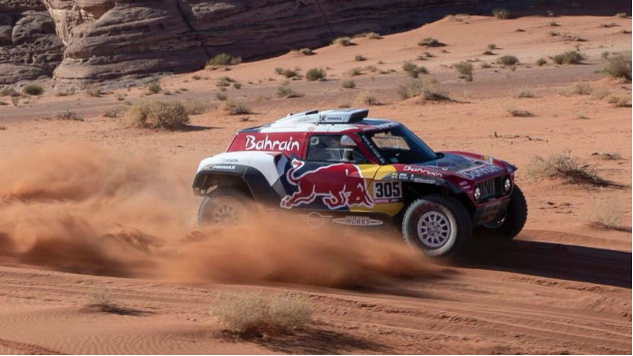 Carlos Sainz, tercero en la cuarta etapa, sigue líder del Dakar