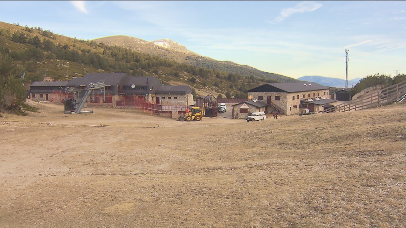 Preocupación en las estaciones de esquí de Madrid por la falta de nieve