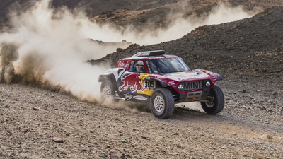 Sainz gana la quinta etapa y amplía su ventaja como líder del Dakar