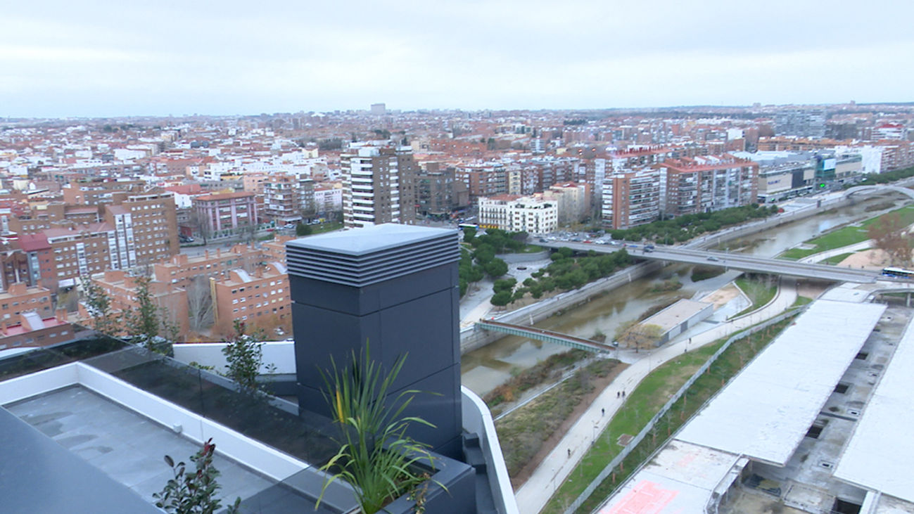 El sur de Madrid estrena su primer rascacielos a orillas del Manzanares